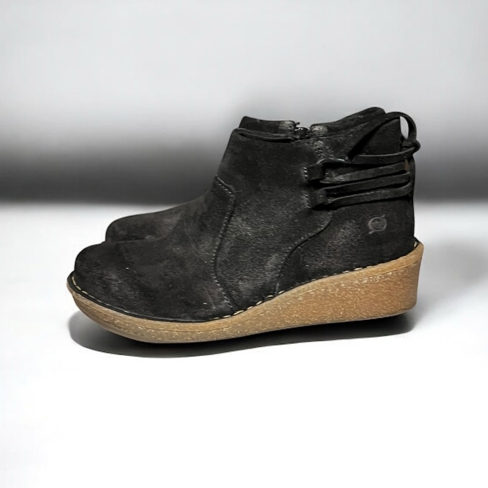 🌻NEW w/Tags Born "Viana" Black Distressed Suede Ankle Boots Size 6